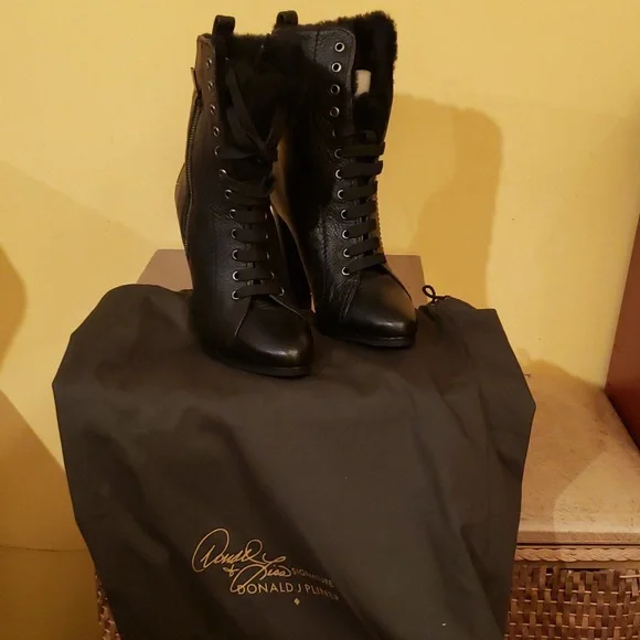 RARE!! .New Women Donald J Pliner thet-18 black buckskin boots size 7.5.... - Picture 6 of 13